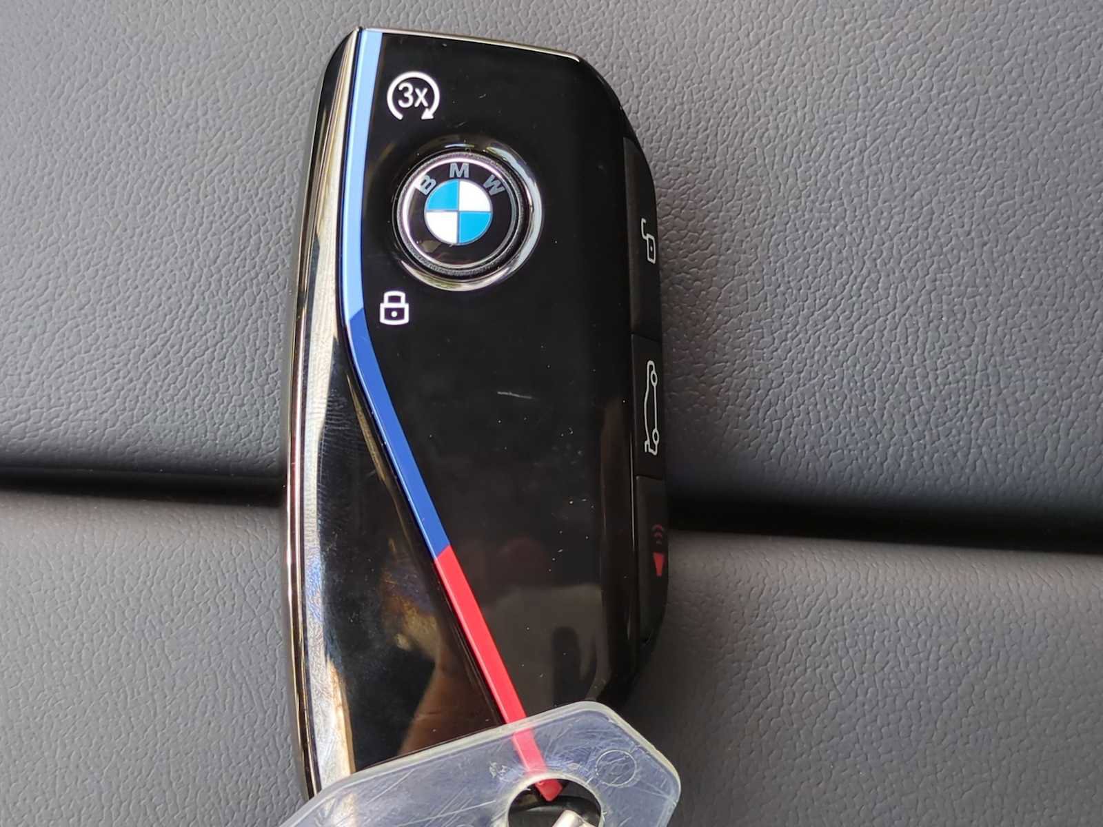 Used 2026 BMW X7 M60i image 37