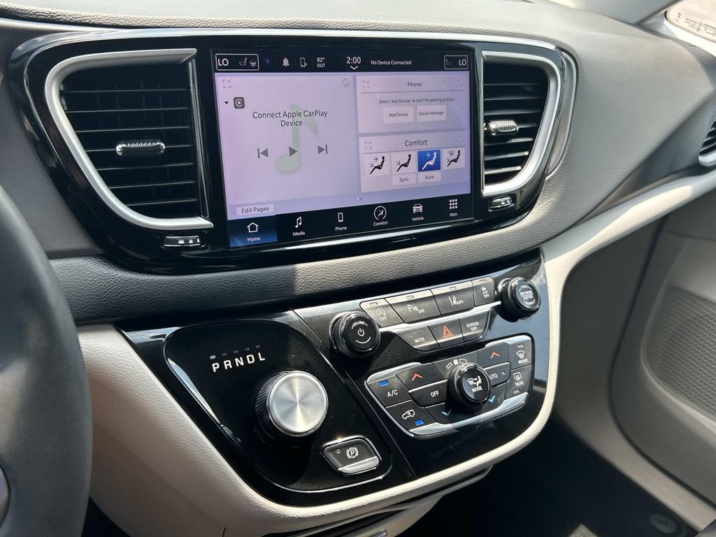 Used 2023 Chrysler Pacifica Touring-L FWD image 32