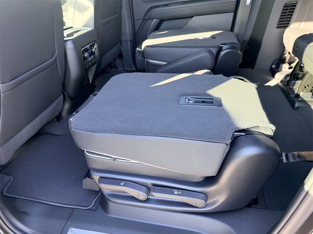 New 2026 Chevrolet Suburban Premier image 33