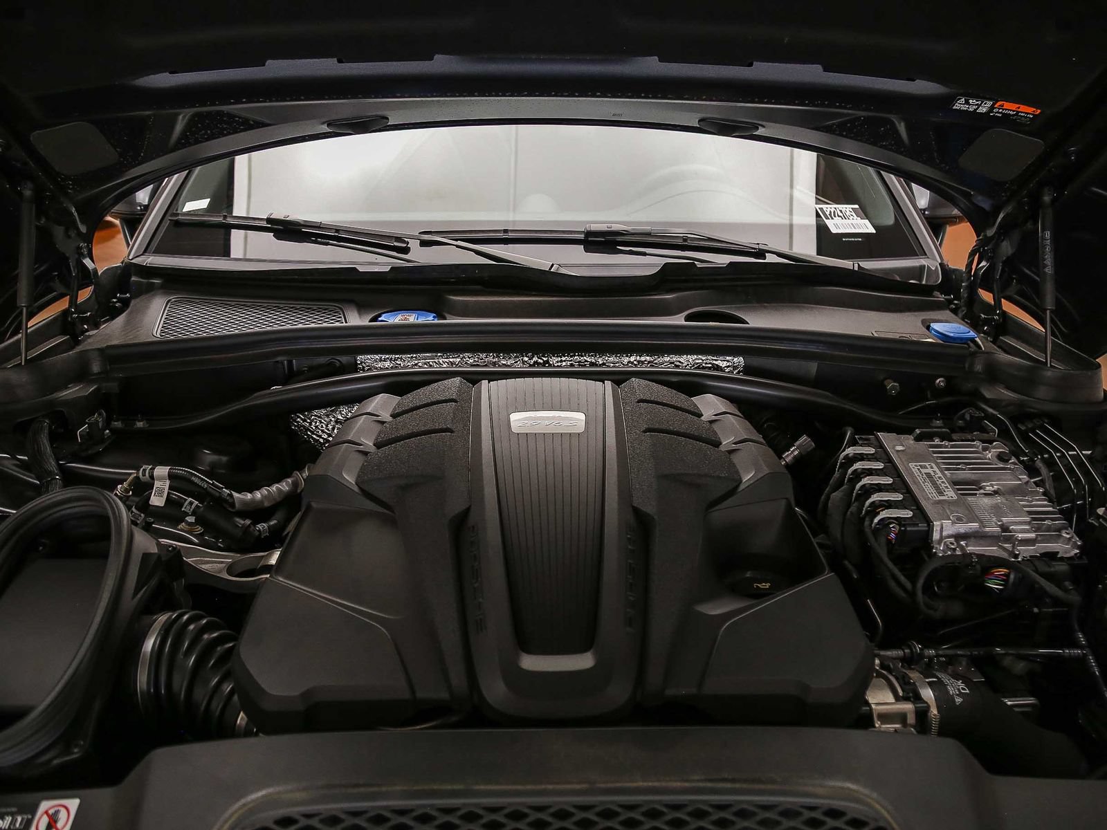 Certified 2025 Porsche Macan S AWD/4WD image 32