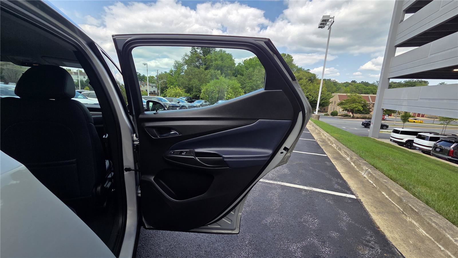 Used 2023 Chevrolet Bolt EUV Premier FWD image 33