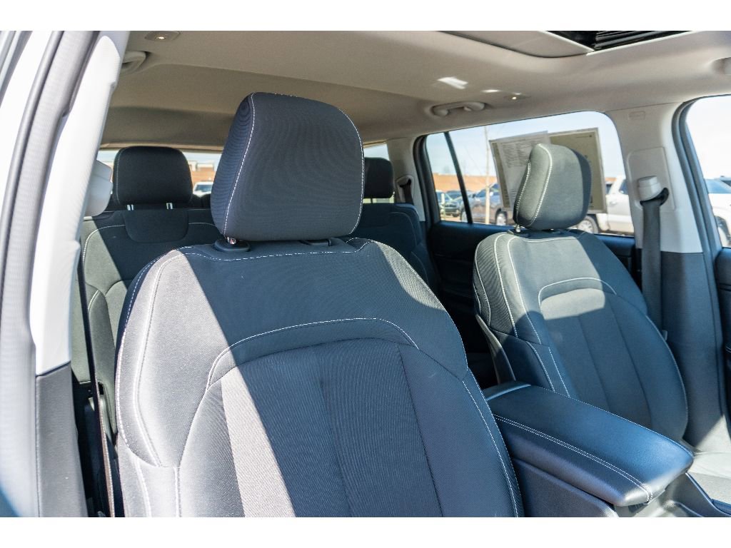 Used 2024 Jeep Grand Cherokee L Laredo image 20