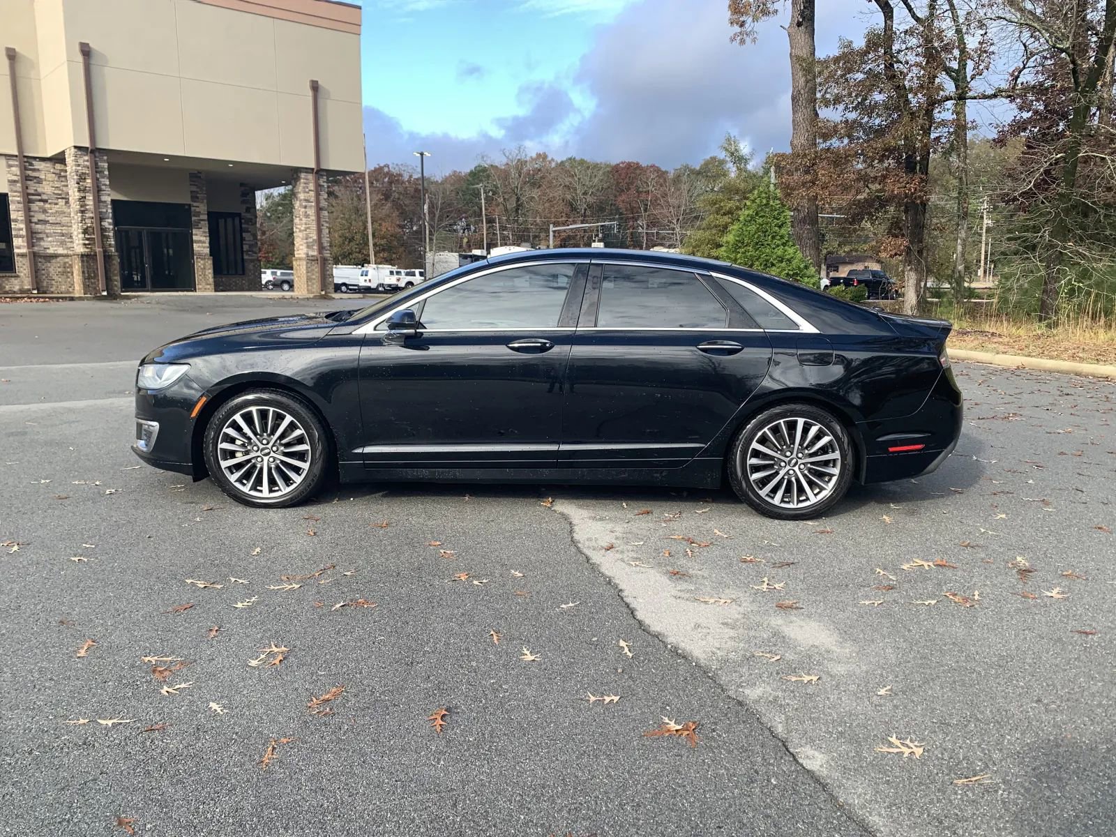 Used 2018 Lincoln MKZ Premiere image 4