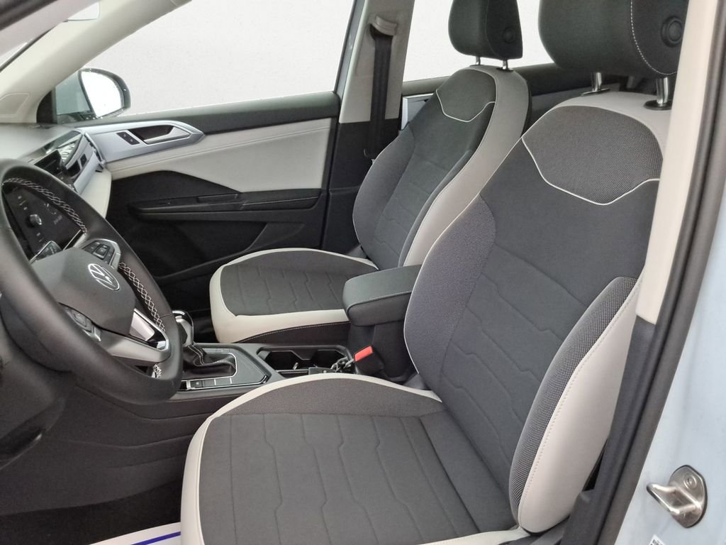 Used 2025 Volkswagen Taos SE image 10