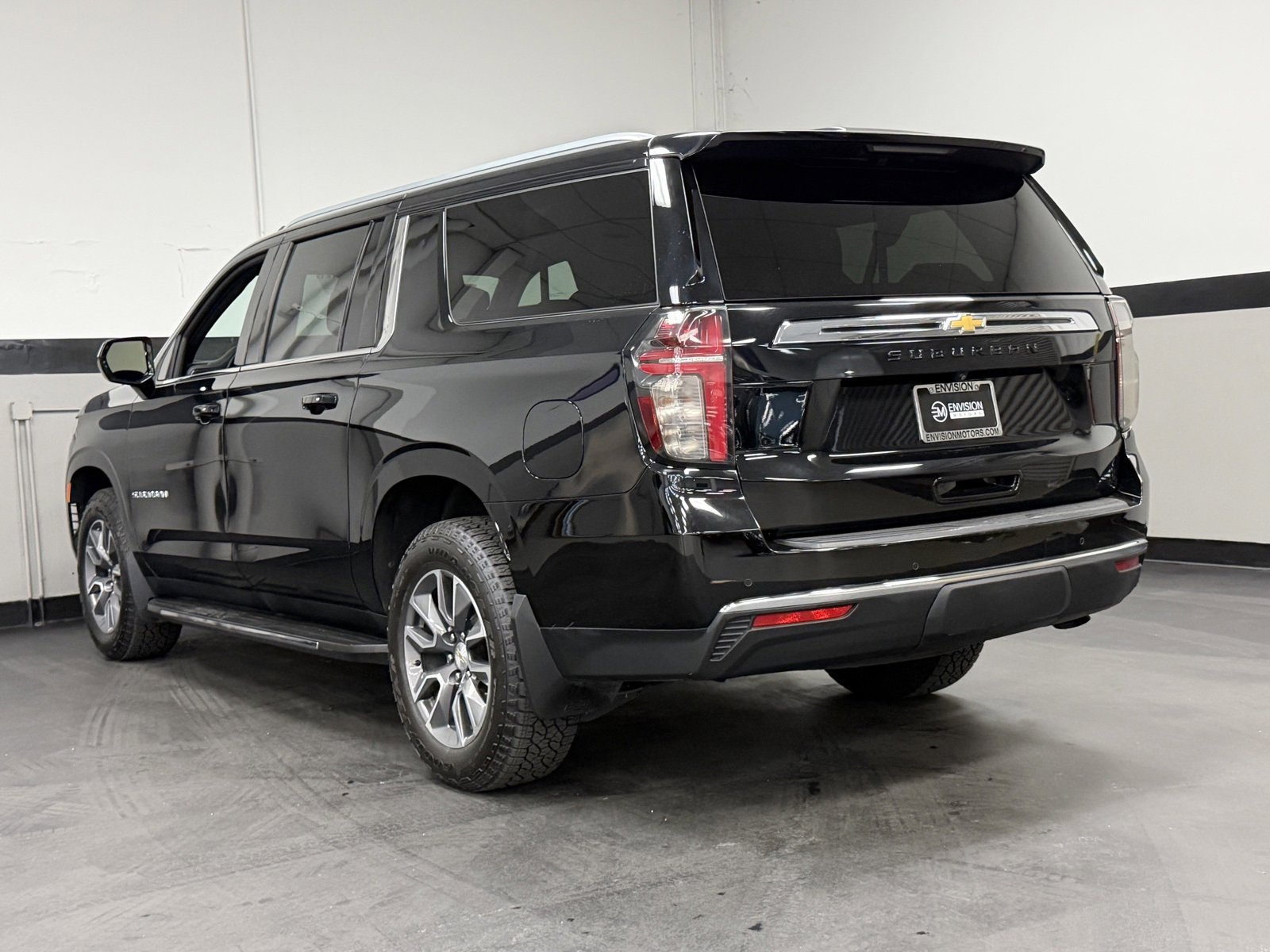 Used 2023 Chevrolet Suburban LS image 10