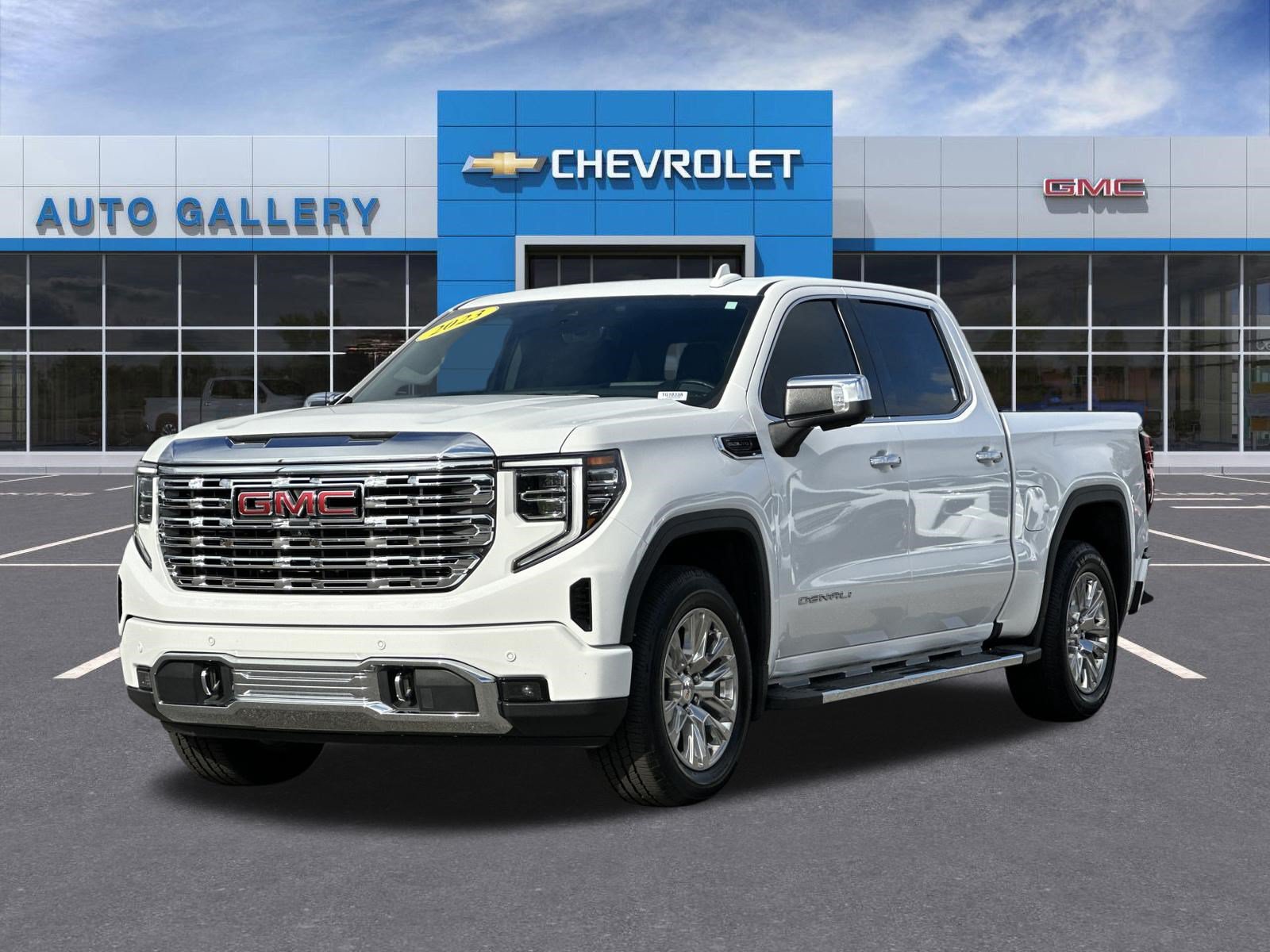 Used 2023 GMC Sierra 1500 Denali w/ Technology Package AWD/4WD image 1