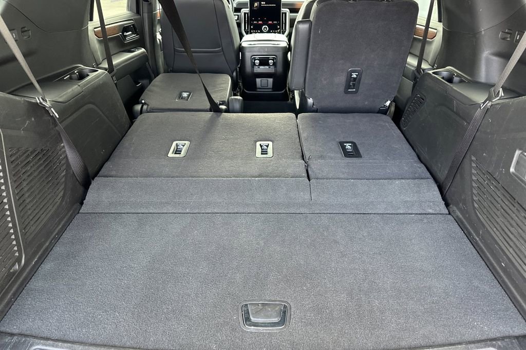 Used 2025 GMC Yukon Denali AWD/4WD image 16