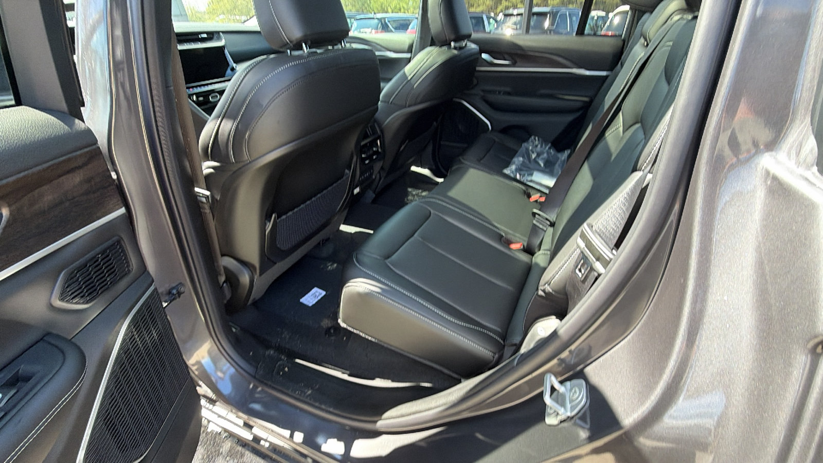 New 2026 Jeep Grand Cherokee Limited w/ Luxury Tech Group II AWD/4WD image 20