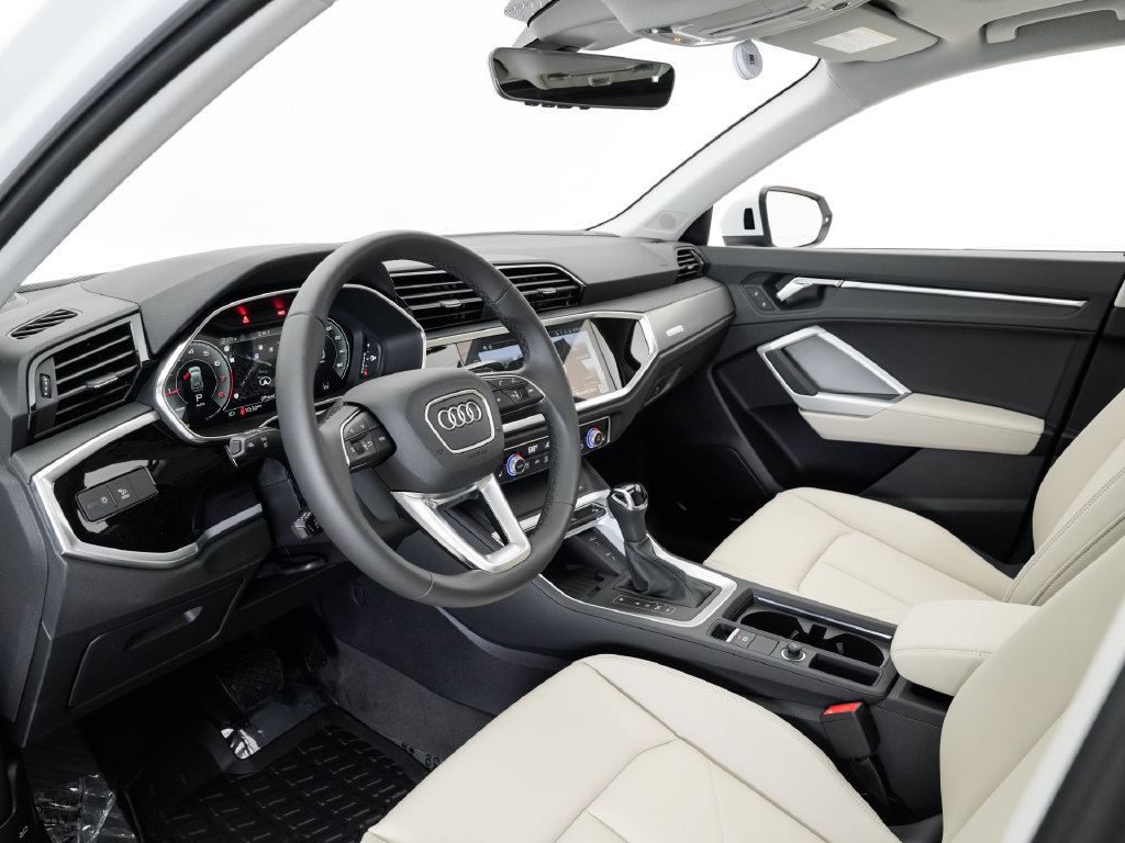 Certified 2025 Audi Q3 2.0T Premium Plus w/ Premium Plus Package AWD/4WD image 4