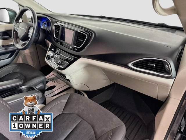 Used 2020 Chrysler Pacifica Touring w/ Cold Weather Group FWD image 29