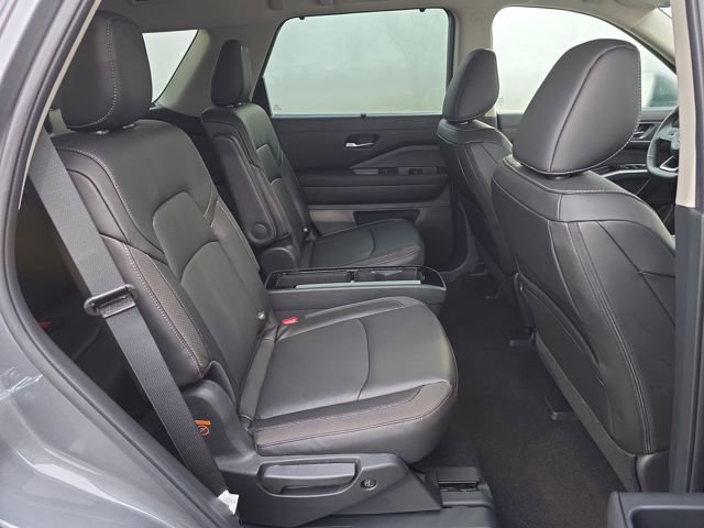 New 2025 Nissan Pathfinder SL w/ SL Premium Package image 10