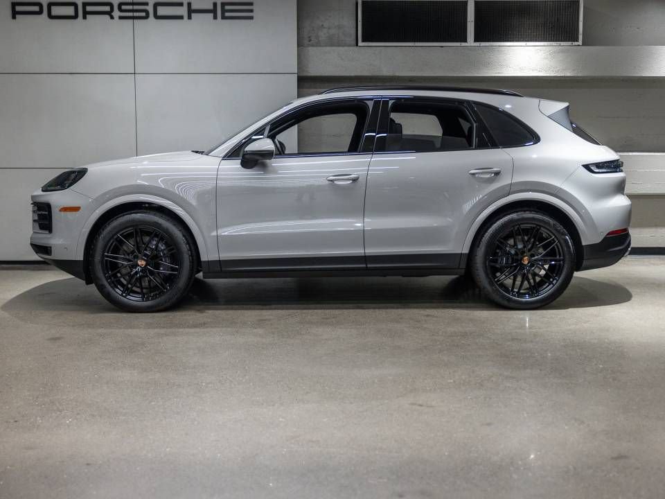 Certified 2026 Porsche Cayenne AWD/4WD image 2