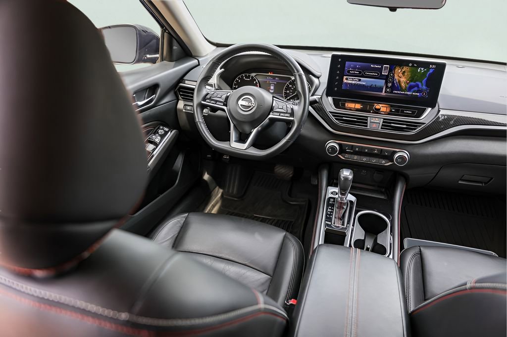 Used 2023 Nissan Altima 2.5 SR w/ SR Premium Package FWD image 29
