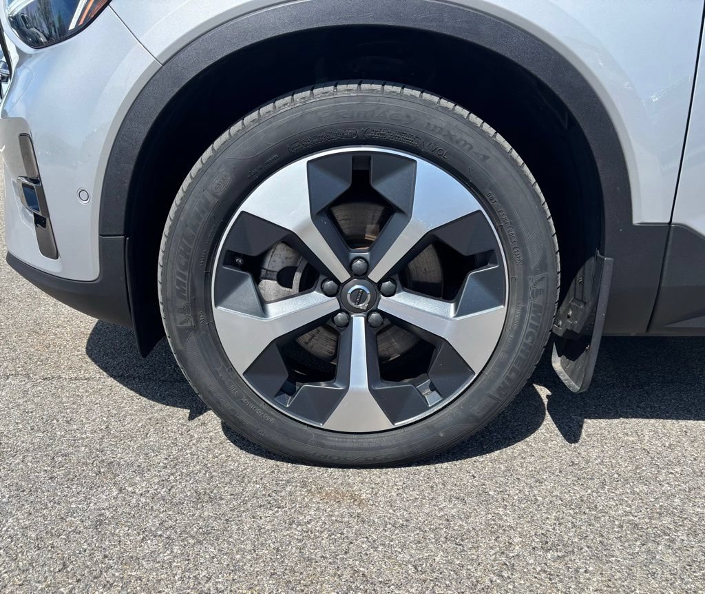 Certified 2023 Volvo XC40 B5 Plus w/ Driver Assist Package AWD/4WD image 31