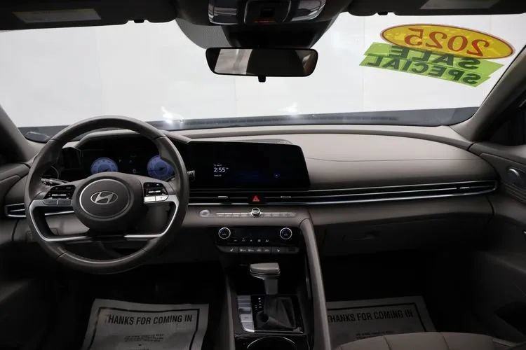Used 2025 Hyundai Elantra SEL FWD image 18