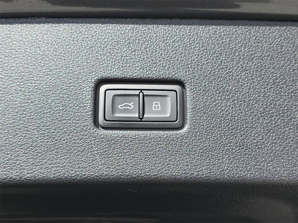 Used 2023 Audi SQ8 Prestige image 16