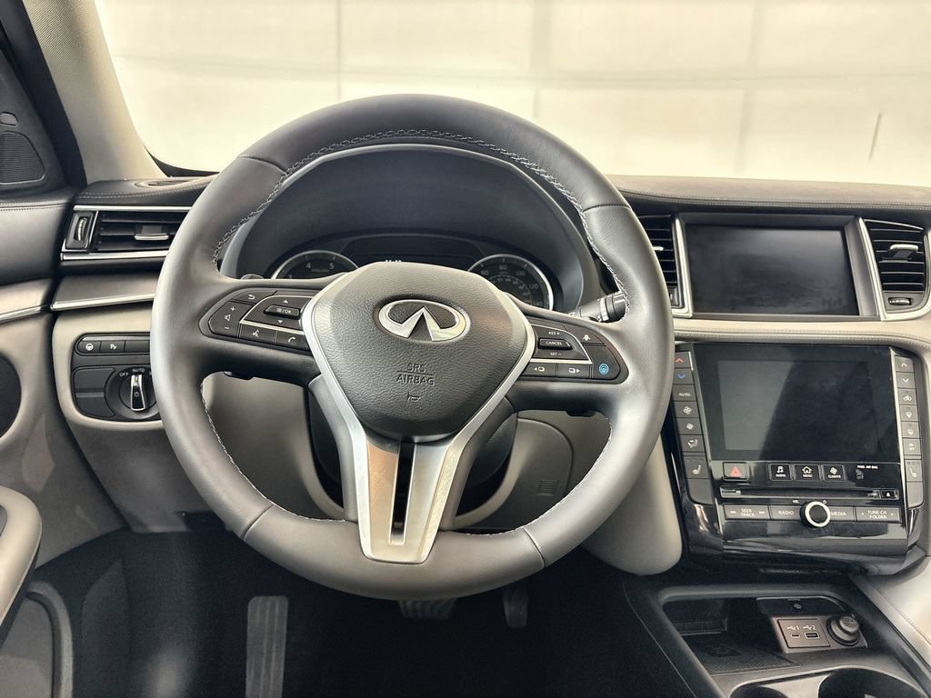 Used 2023 INFINITI QX50 Luxe AWD/4WD image 11