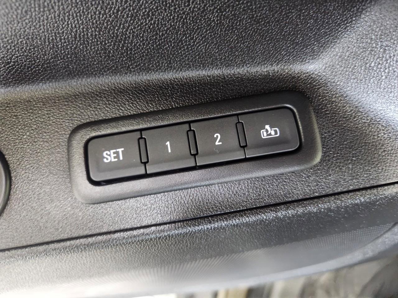 Used 2023 Chevrolet Equinox Premier AWD/4WD image 20
