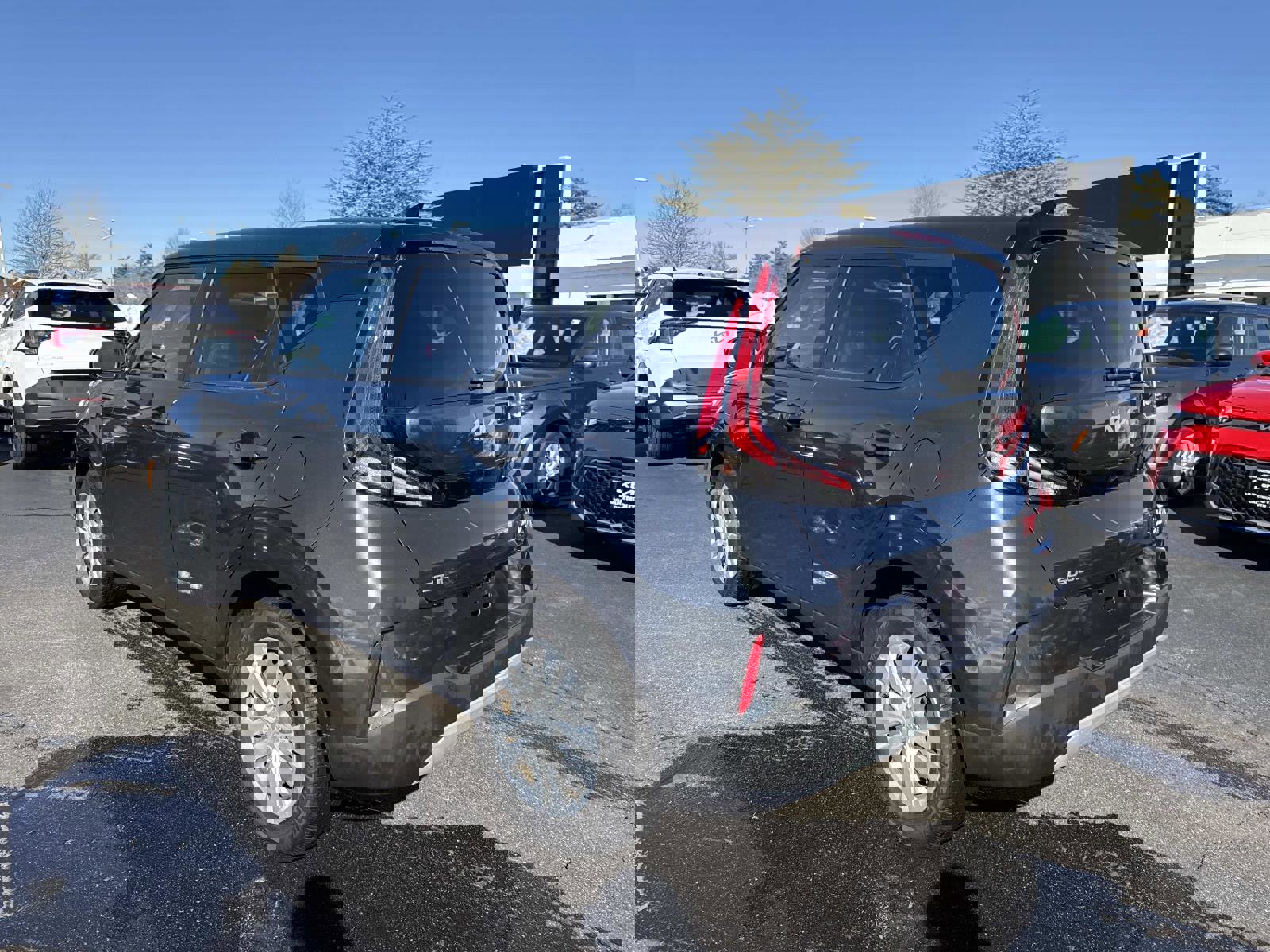 Used 2023 Kia Soul LX image 3