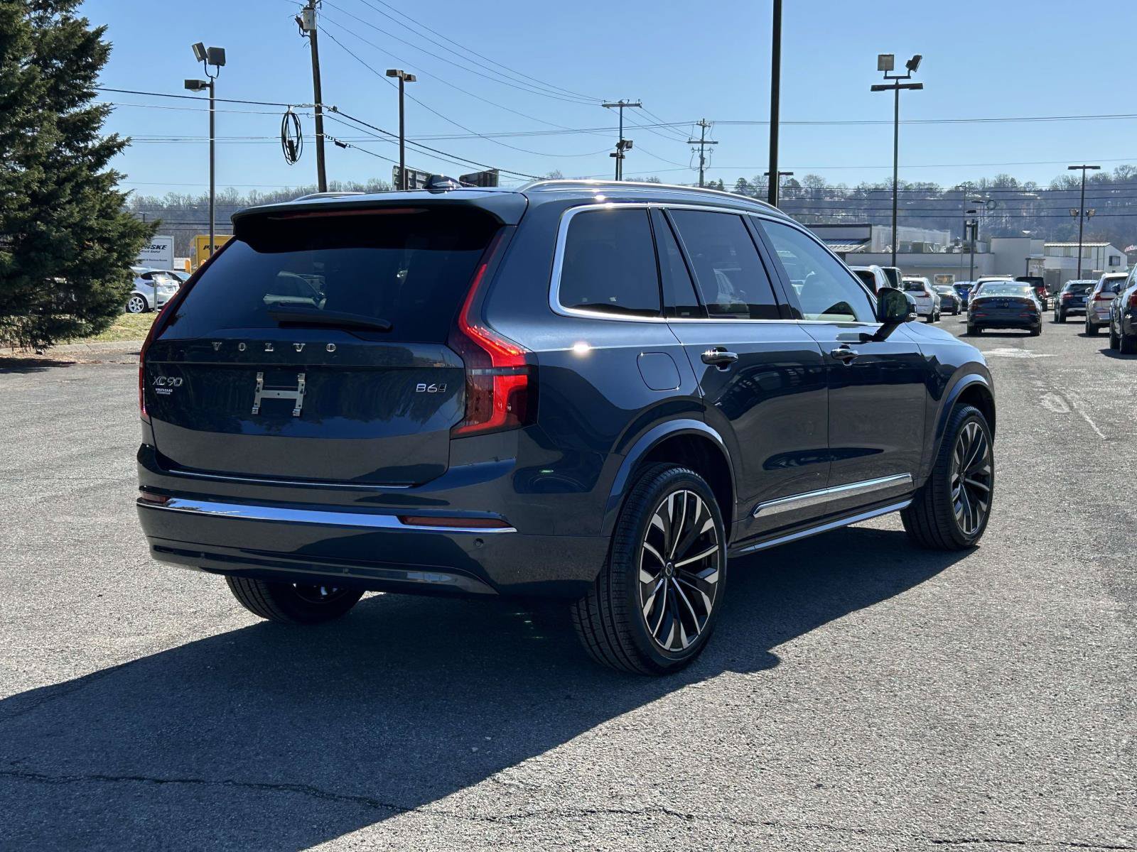 New 2026 Volvo XC90 B6 Ultra w/ Protection Package Premier AWD/4WD image 3
