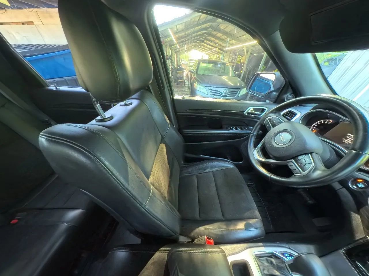 Used 2019 Jeep Grand Cherokee Altitude AWD/4WD image 29