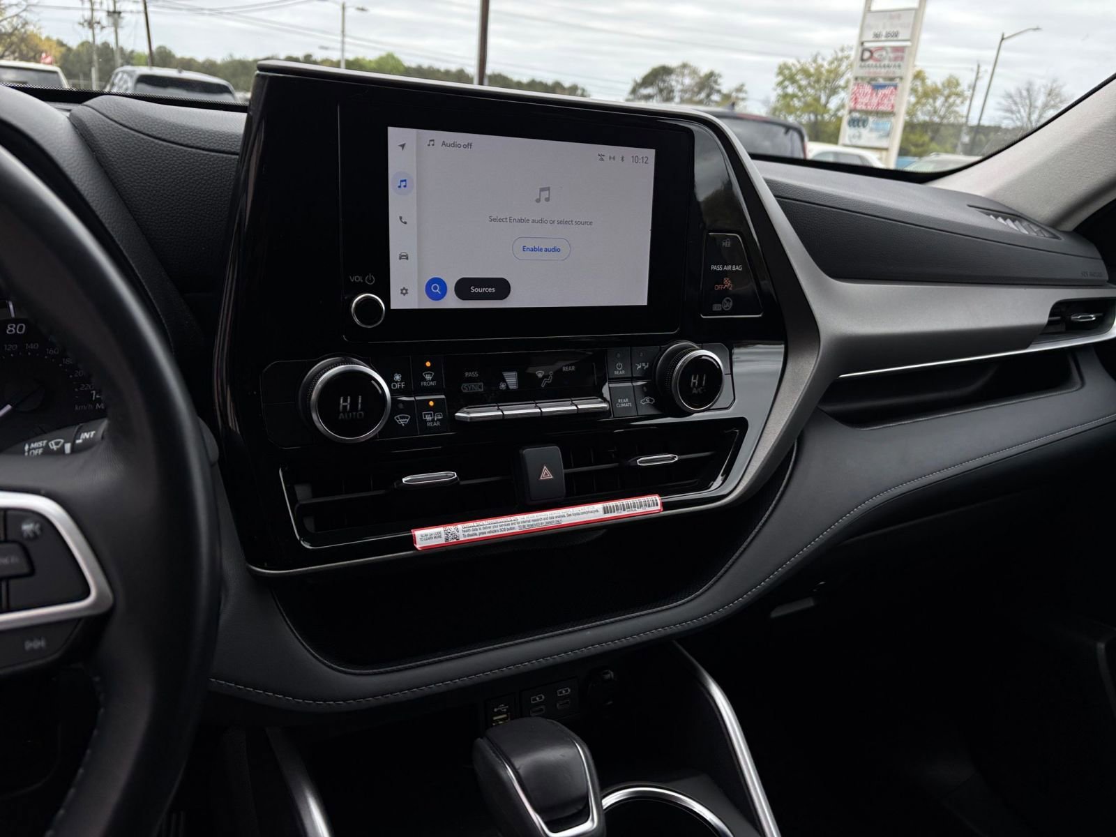 Used 2025 Toyota Highlander LE image 26