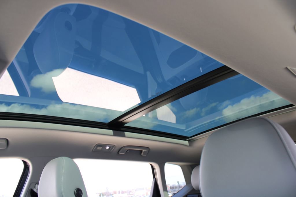 Certified 2022 Volkswagen Taos SE image 19