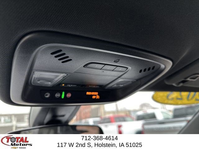 Used 2023 Chevrolet Traverse LT FWD image 17