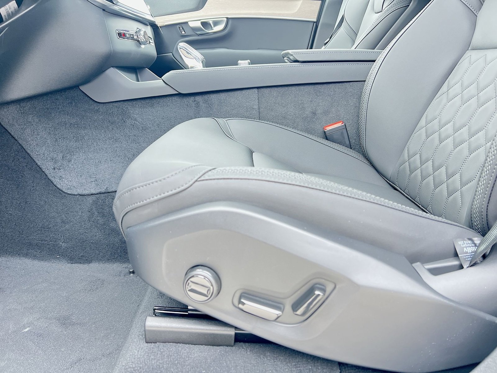 New 2026 Volvo XC90 B6 Plus w/ Protection Package Premier image 14