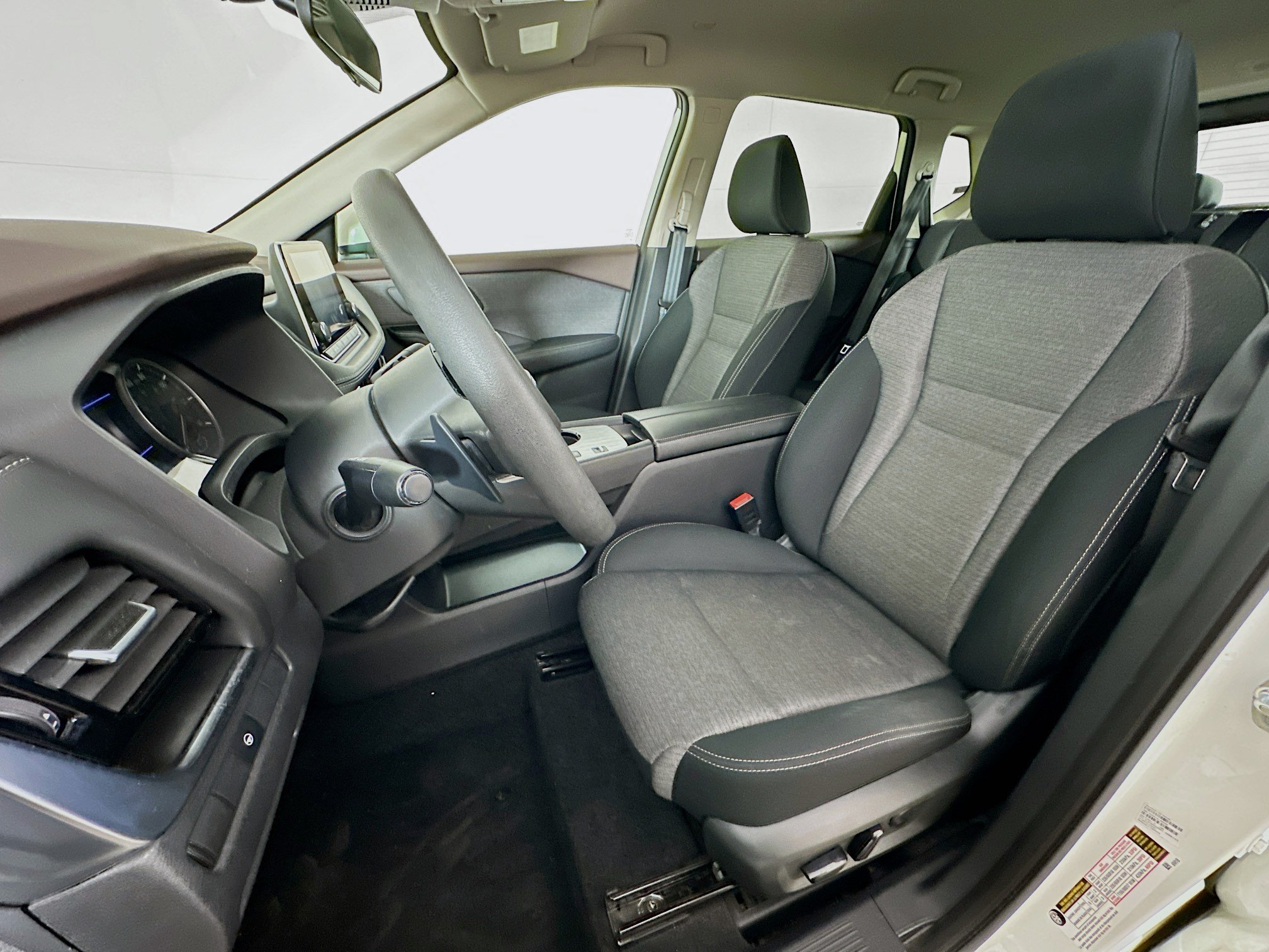 Used 2022 Nissan Rogue SV FWD image 13