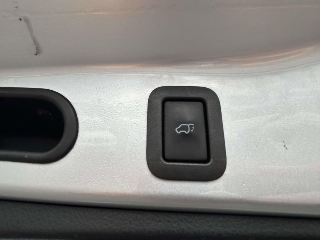 Used 2015 Toyota Highlander XLE image 21