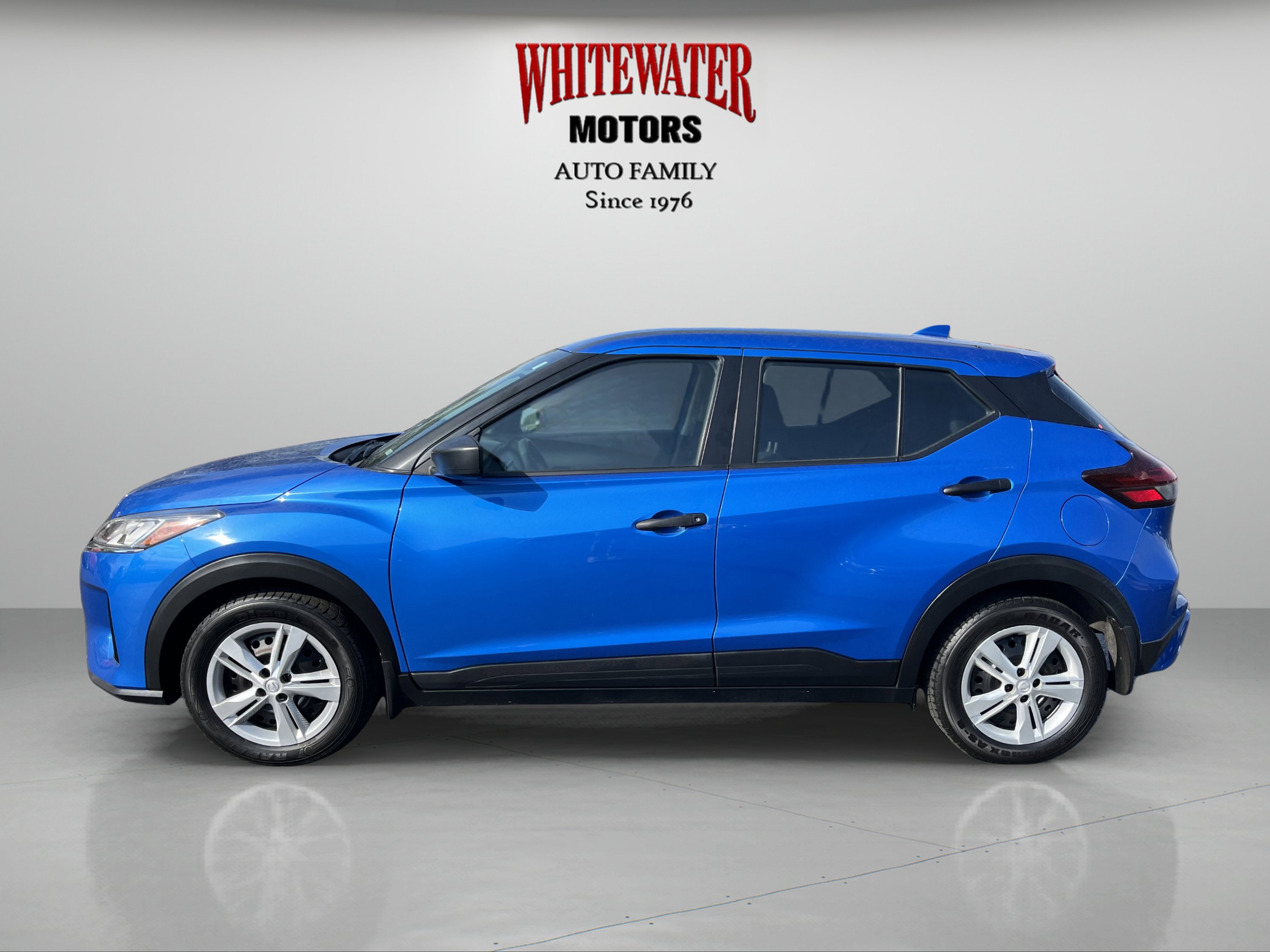 Used 2021 Nissan Kicks S FWD image 2