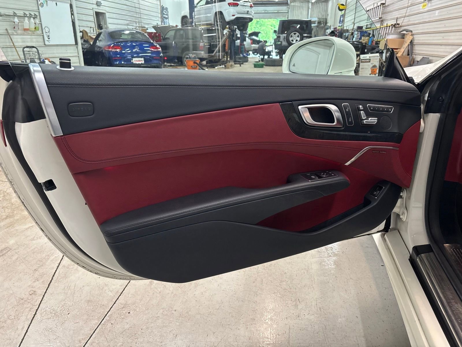 Used 2014 Mercedes-Benz SL 550 image 14