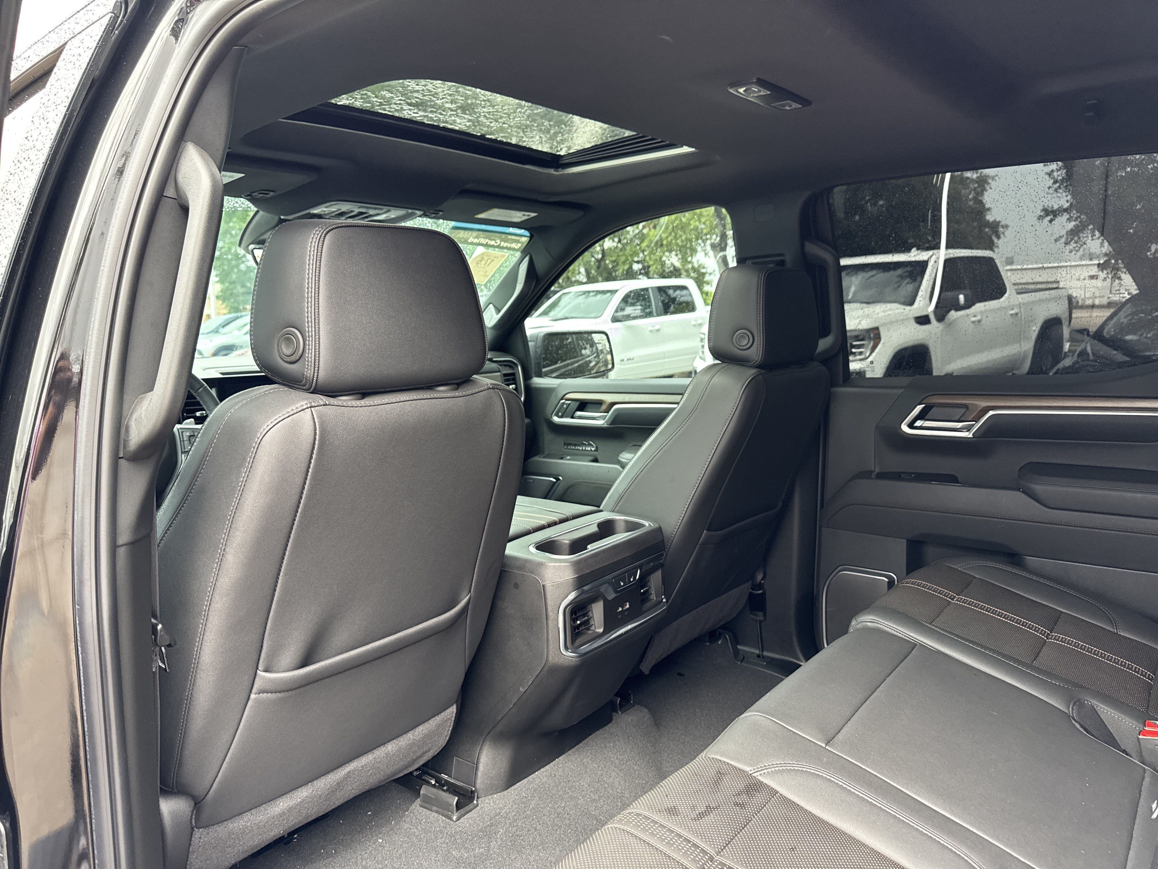 Used 2025 Chevrolet Silverado 1500 High Country w/ Midnight Edition RWD image 5