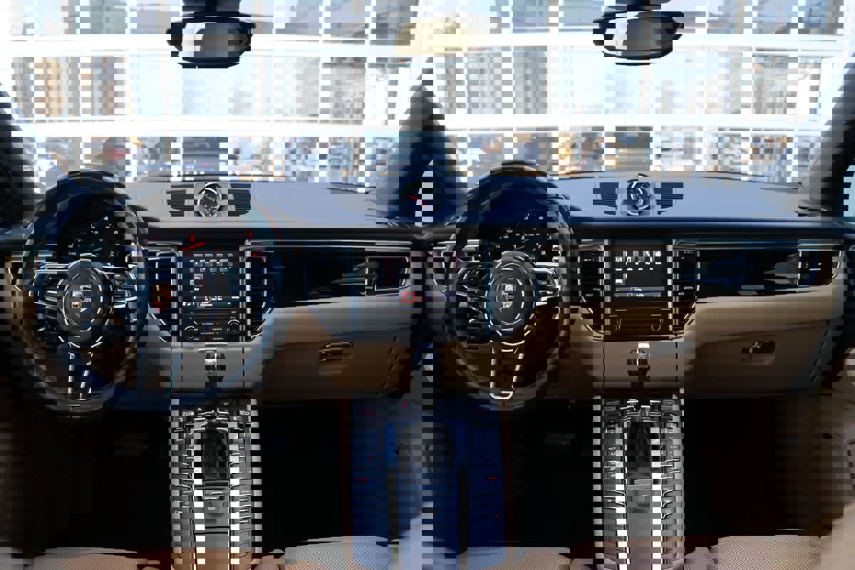 Used 2018 Porsche Macan image 11