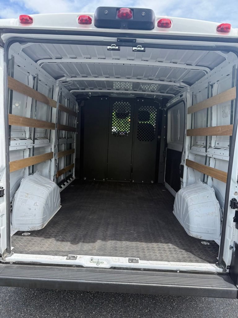 Used 2025 RAM ProMaster 2500 w/ U-Haul Equipment Group FWD image 18