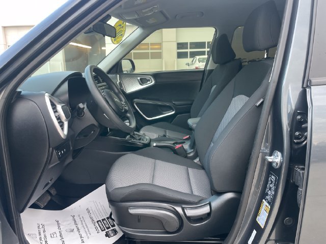 Used 2025 Kia Soul LX w/ LX Technology Package FWD image 19