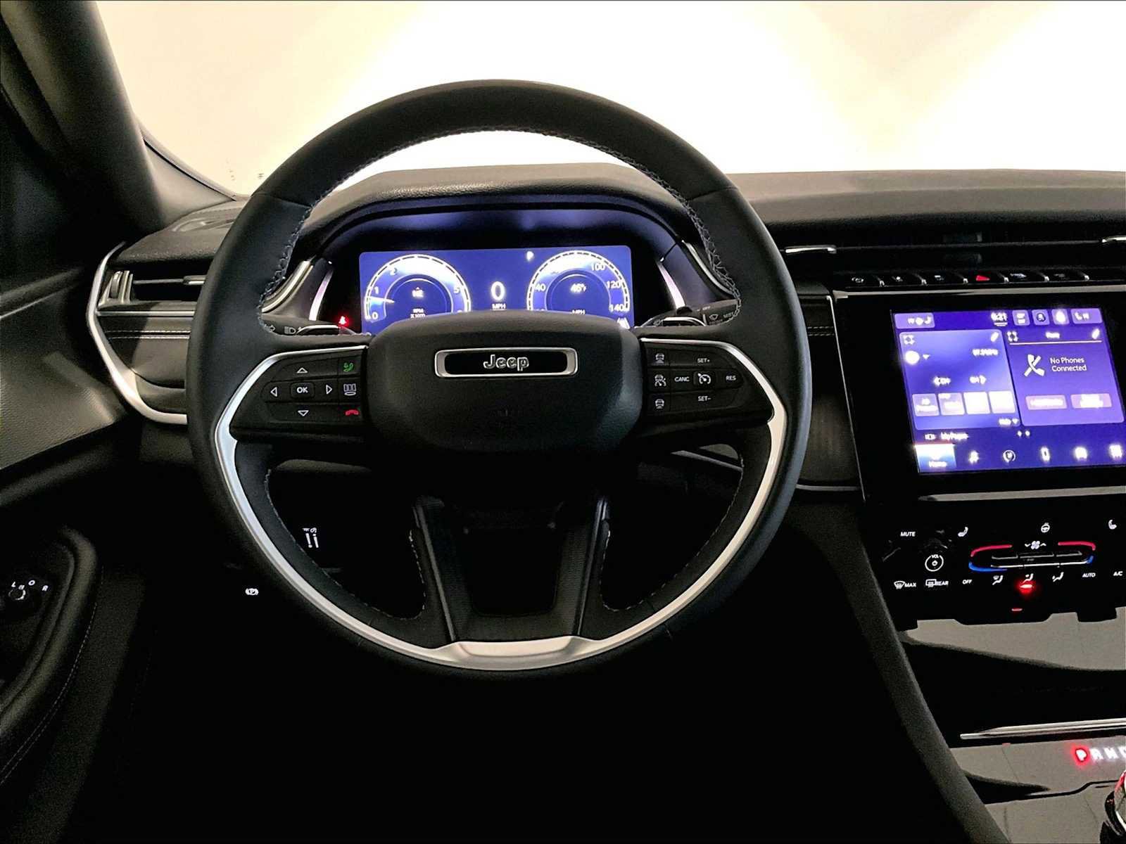 Used 2024 Jeep Grand Cherokee Altitude image 16