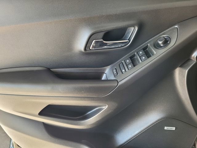 Used 2018 Chevrolet Trax Premier w/ Midnight Edition image 18