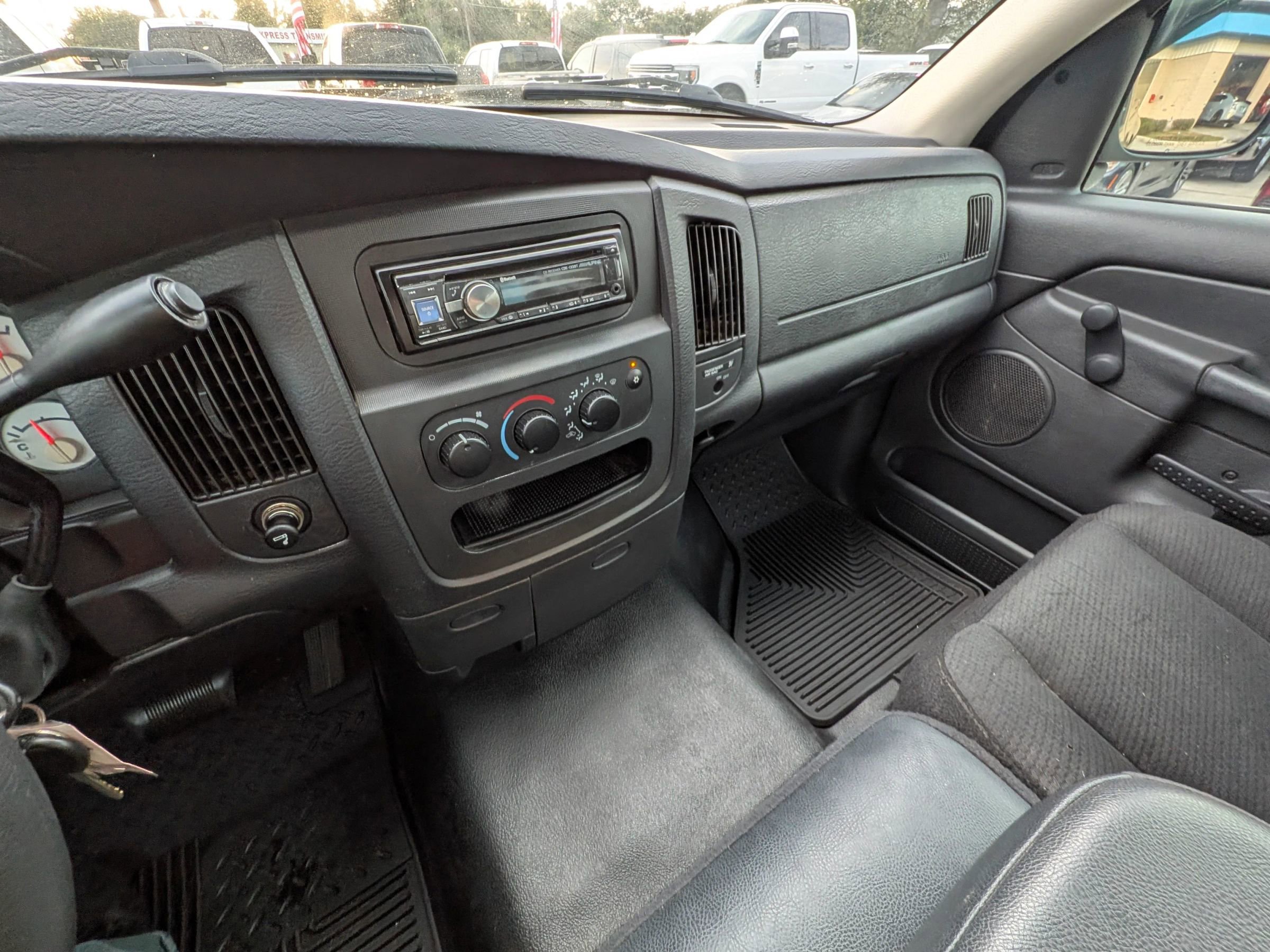 Used 2004 Dodge Ram 1500 Truck ST w/ ST Value Group image 10