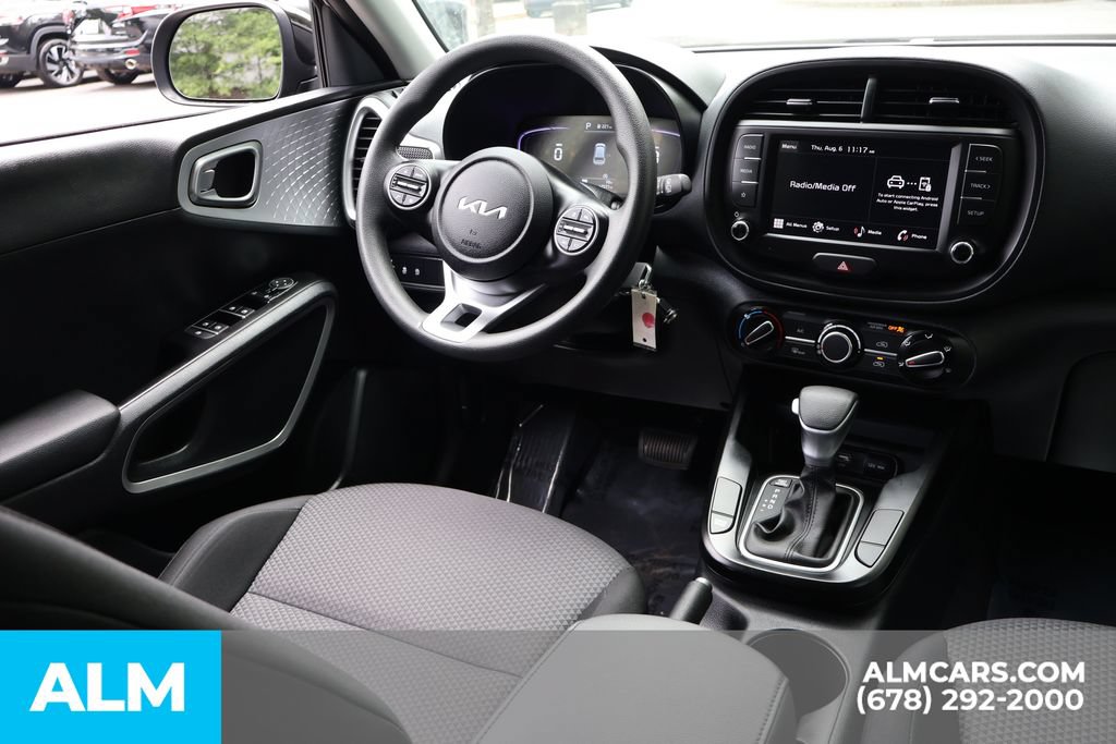 Used 2025 Kia Soul LX w/ LX Technology Package FWD image 23