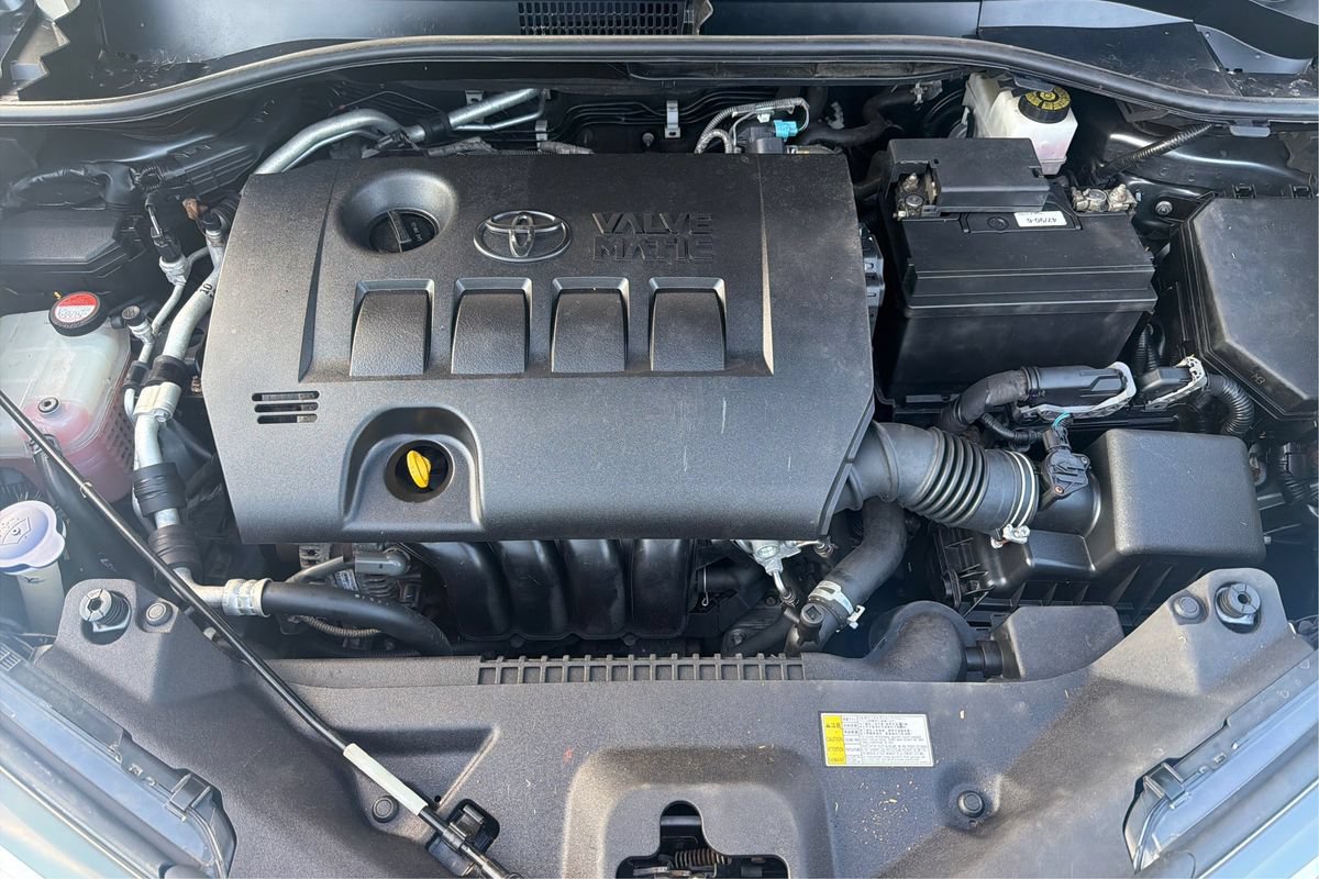 Used 2018 Toyota C-HR XLE FWD image 22