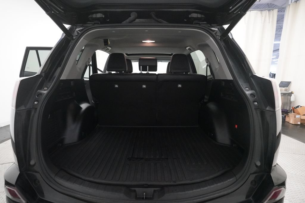 Used 2018 Toyota RAV4 Limited w/ Advanced Technology Package AWD/4WD image 10