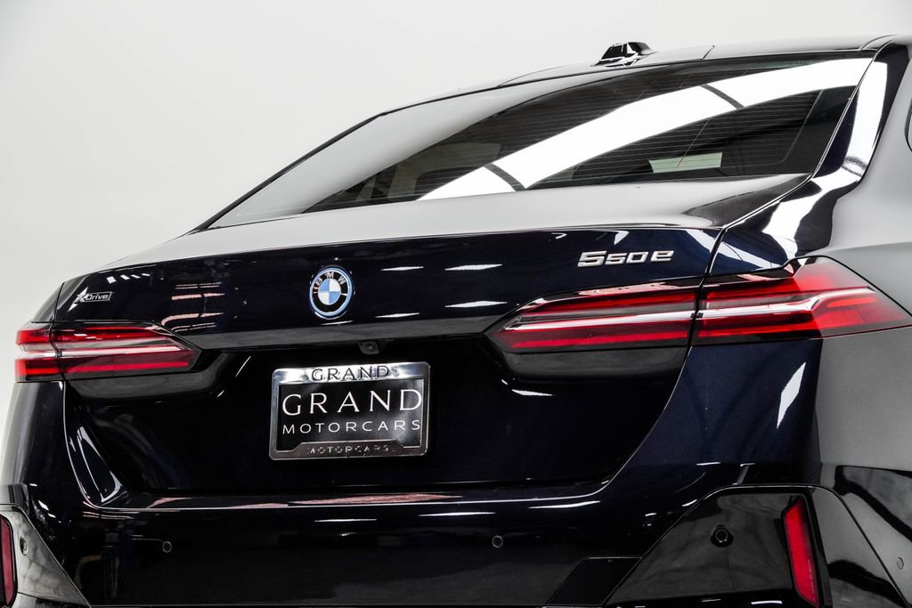 Used 2026 BMW 550e xDrive image 13