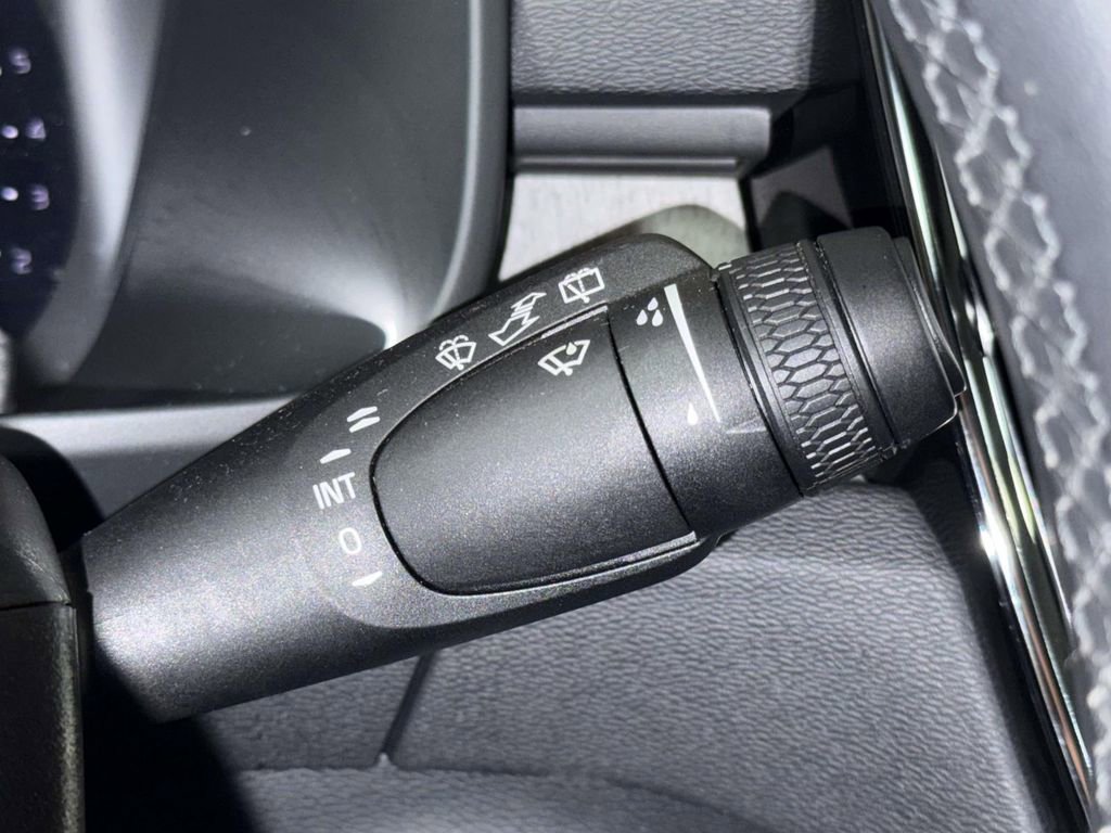 Used 2023 Volvo XC40 B5 Plus w/ Protection Package Premier image 28