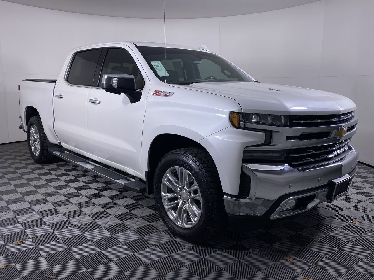 Certified 2019 Chevrolet Silverado 1500 LTZ w/ LTZ Premium Package AWD/4WD image 43