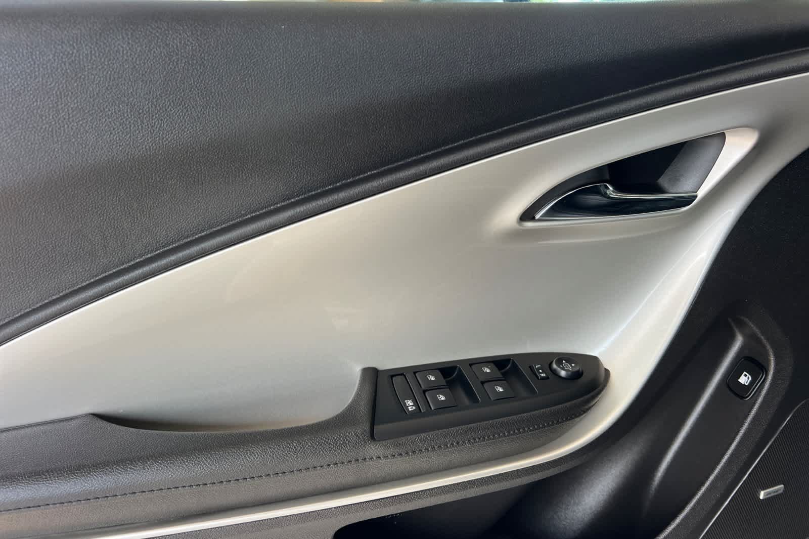 Used 2014 Chevrolet Volt Premium w/ Premium Trim Package FWD image 12