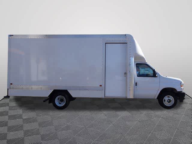 New 2024 Ford E-450 and Econoline 450 Super Duty RWD image 4