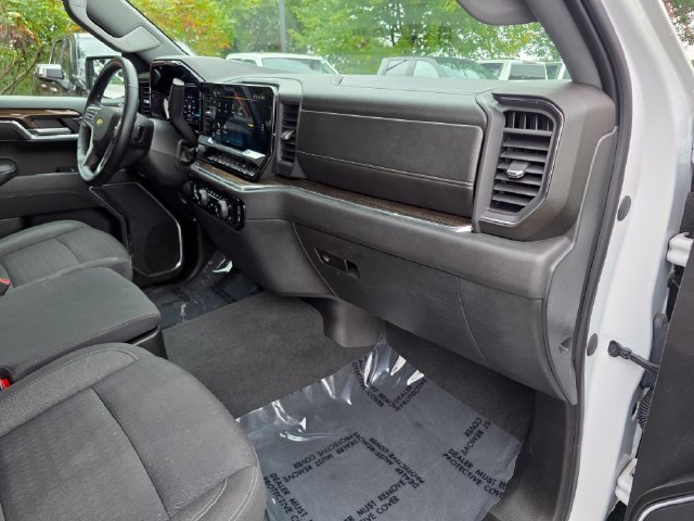 Used 2023 Chevrolet Silverado 1500 LT AWD/4WD image 10