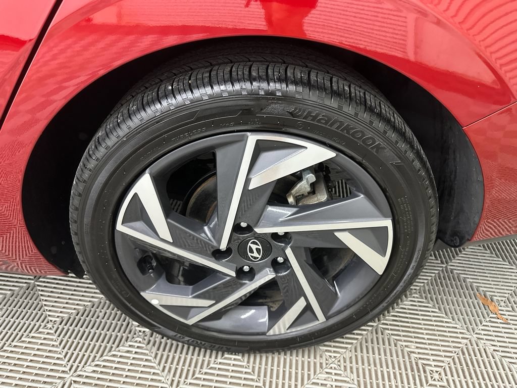 Used 2025 Hyundai Elantra Limited FWD image 19